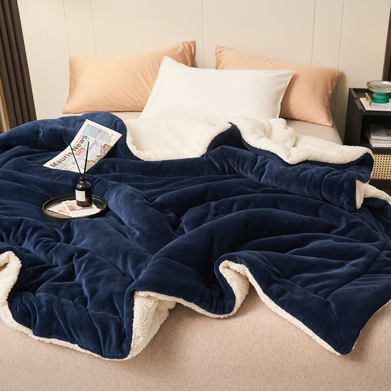Thick sherpa blanket edge stitching detail