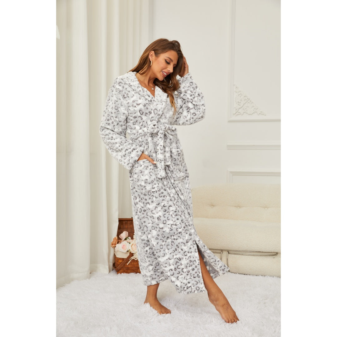 Plush fleece bathrobe, detail view