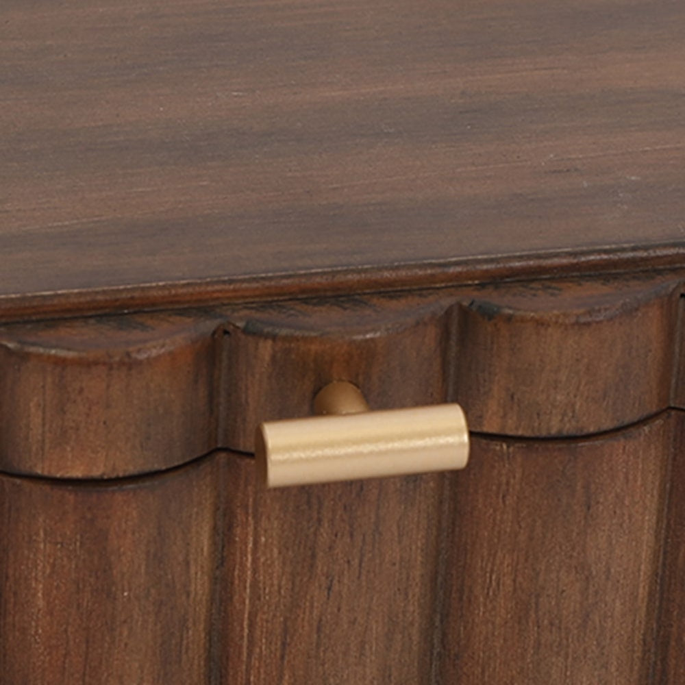 Scalloped edge and clasp of the wooden jewelry box, close-up