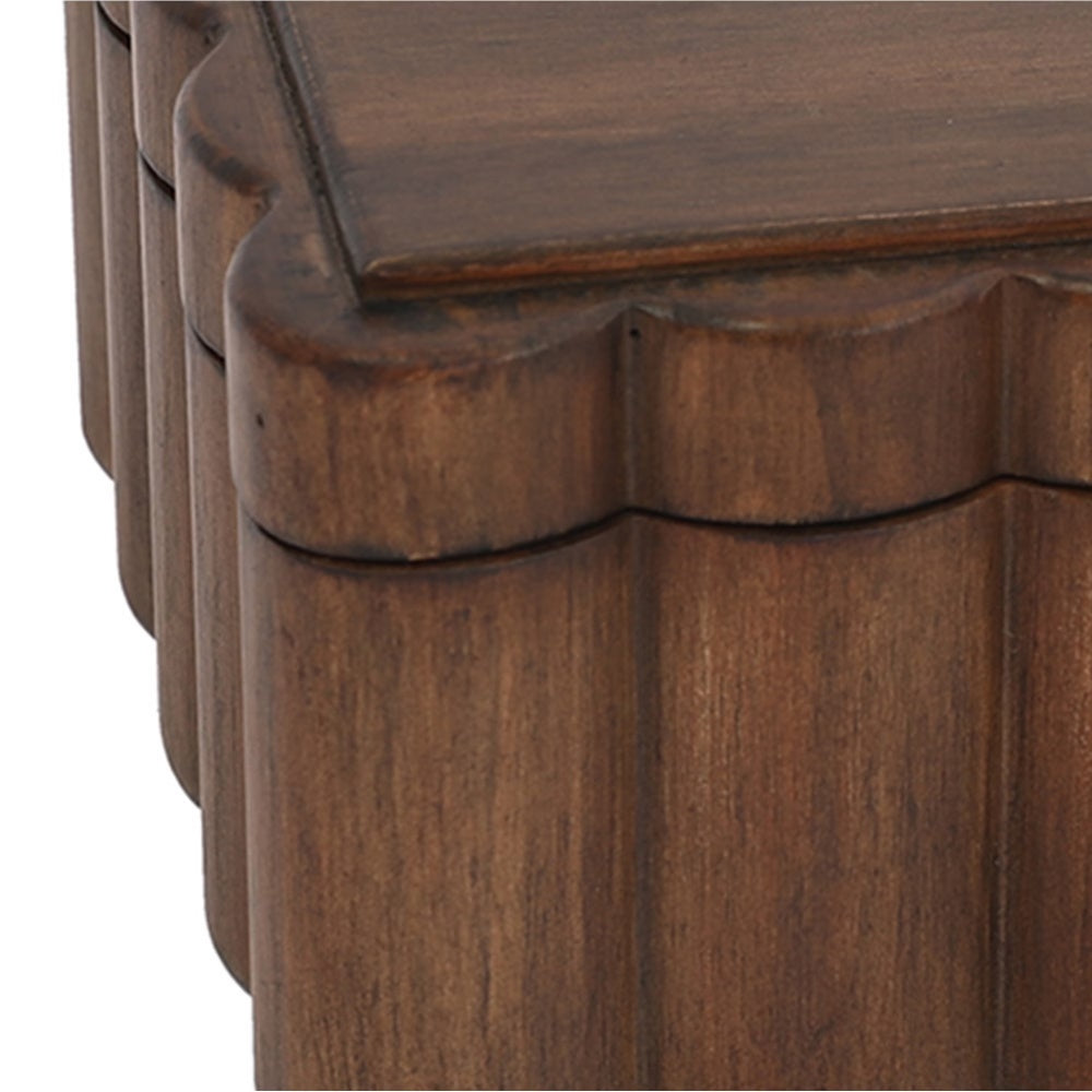 Scalloped wooden sides and lid, close-up