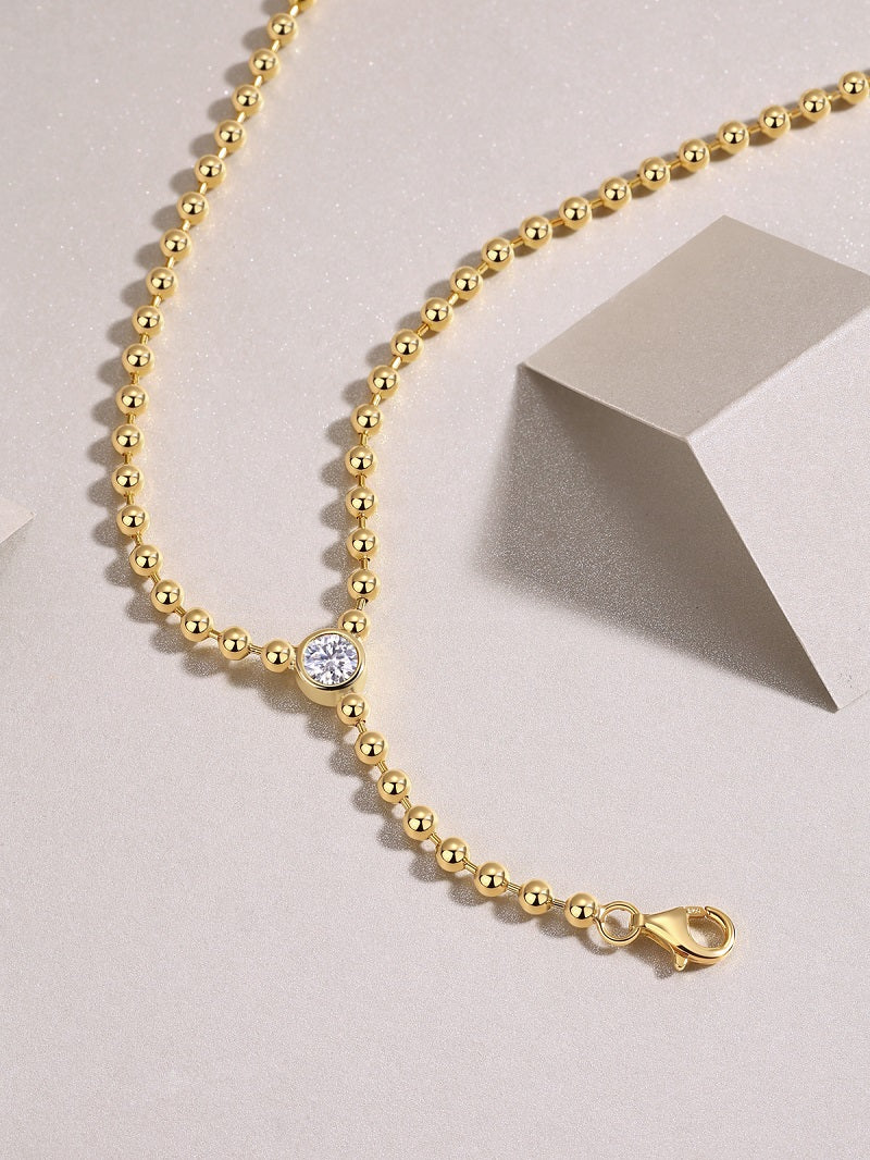 Gold bead chain of the lariat necklace, close-up